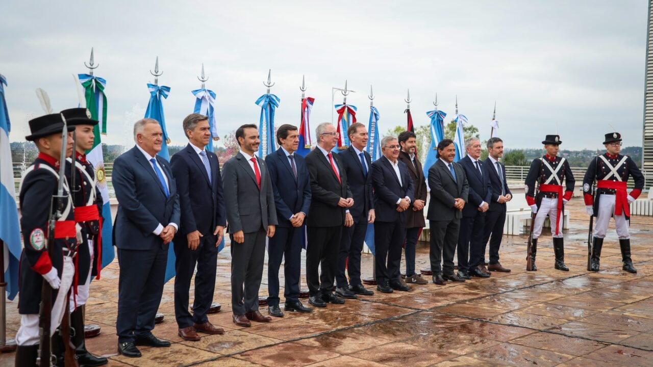 La Liga de Gobernadores del Norte impulsa cambios al cabotaje fluvial