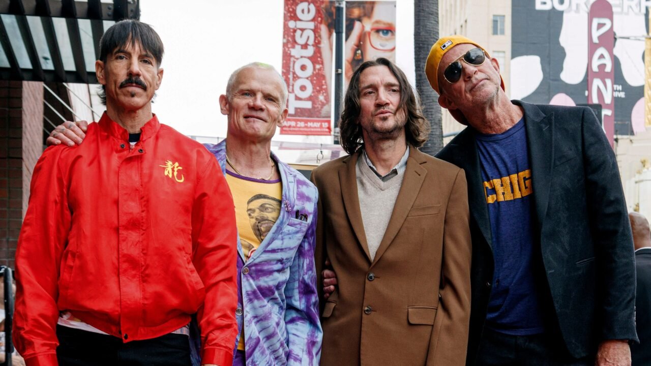 La soledad y la nostalgia según Red Hot Chili Peppers: qué dice la ciencia sobre el malestar que retrata “Under the Bridge”