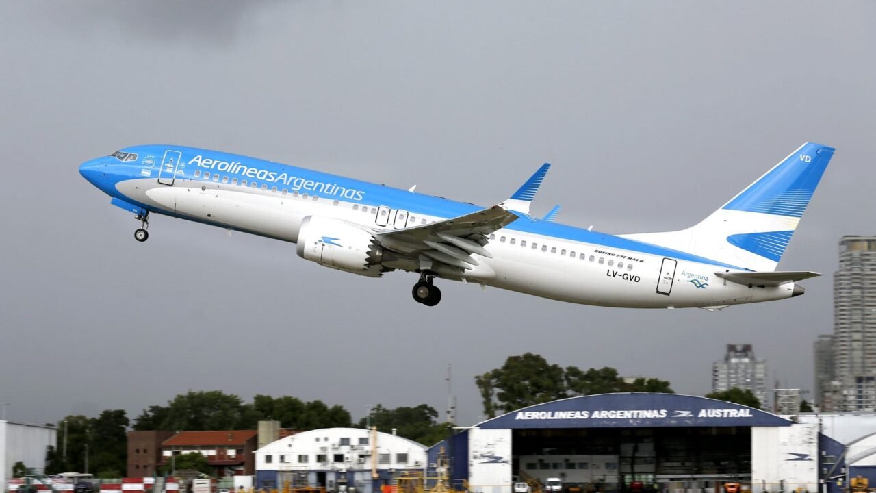 Qué es el compressor stall, el fenómeno detrás de las fuertes detonaciones en el vuelo de Aerolíneas que regresó a Ezeiza
