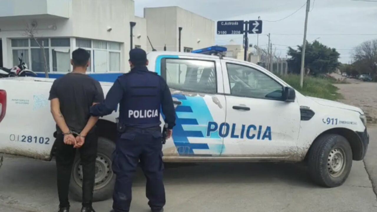 Dos jóvenes fueron detenidos con armas y drogas tras una persecución en Bahía Blanca