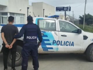 Dos jóvenes fueron detenidos con armas y drogas tras una persecución en Bahía Blanca