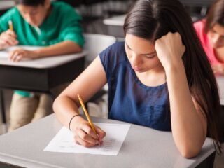 Un nuevo informe alerta sobre “el deterioro del aprendizaje y la caída en el desempeño cognitivo” de los estudiantes