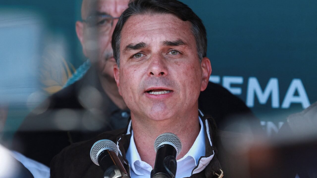Flávio Bolsonaro prometió sumar a Brasil al Escudo de las Américas si gana las elecciones presidenciales