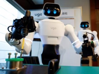 Japón planea operar 10 millones de robots con IA en 2040 para salvar su economía