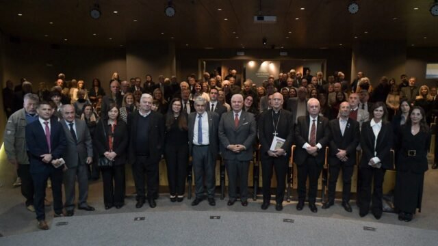 Presentaron el libro "Larrabure, voces para el reencuentro" en el Congreso de la Nación