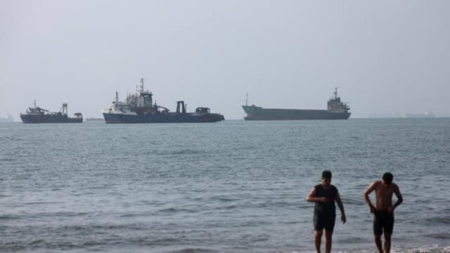 Murió un marinero indio en el ataque a un carguero frente en el estrecho de Ormuz