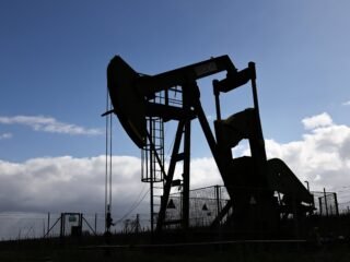 El petróleo volvió a subir tras un nuevo ataque de los hutíes contra Arabia Saudita