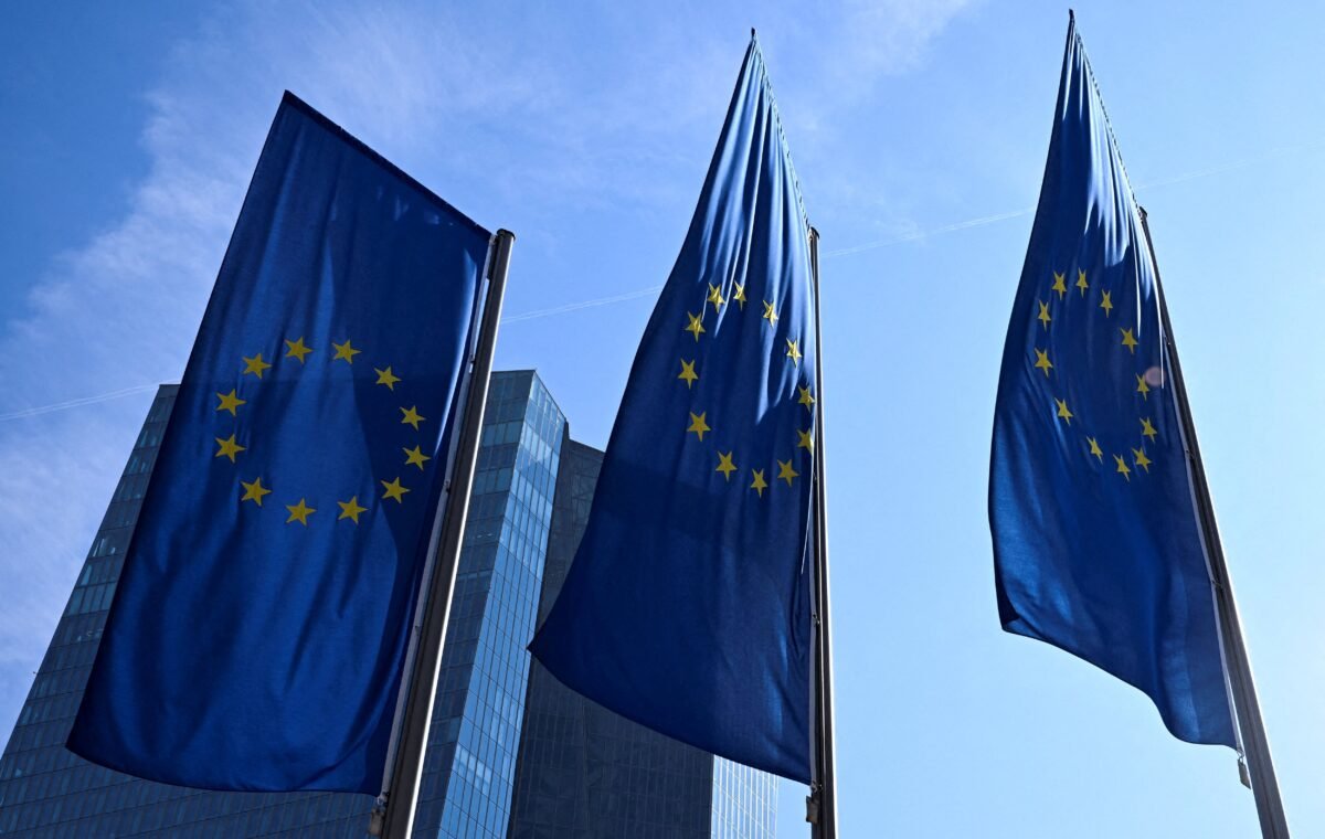 La UE prorrogó tres años las sanciones contra Rusia a cambio de retirar de la lista a los oligarcas Usmanov y Fridman