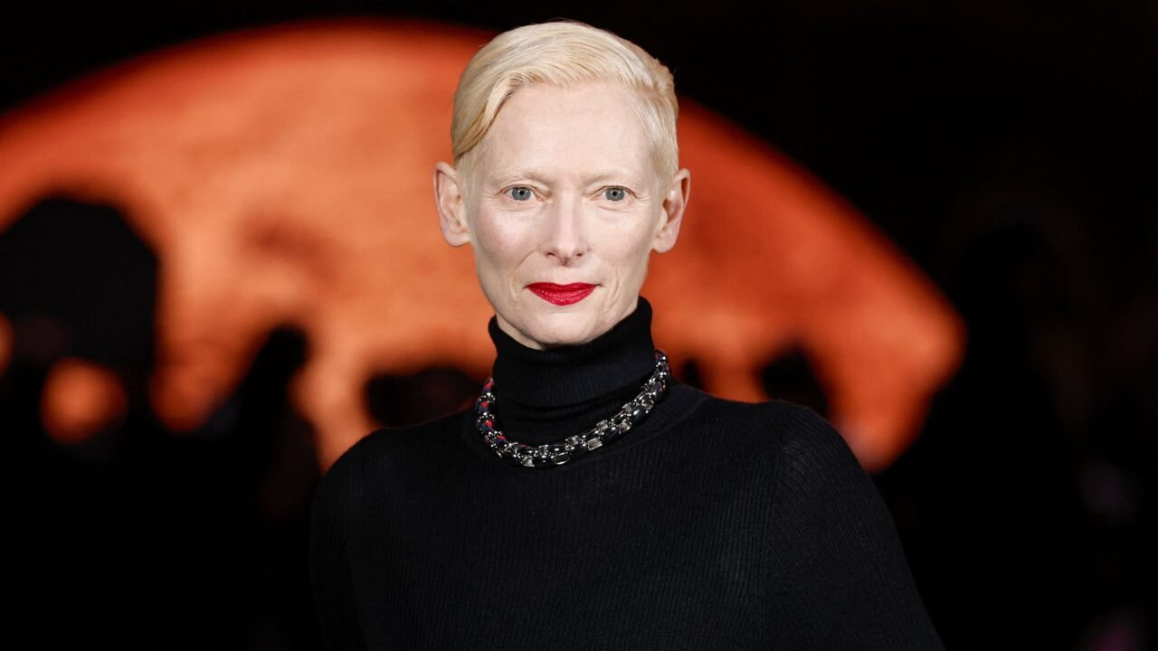 Tilda Swinton crió a sus hijos sin redes sociales ni celulares cuando nadie lo entendía: “Creían que los estaba privando”