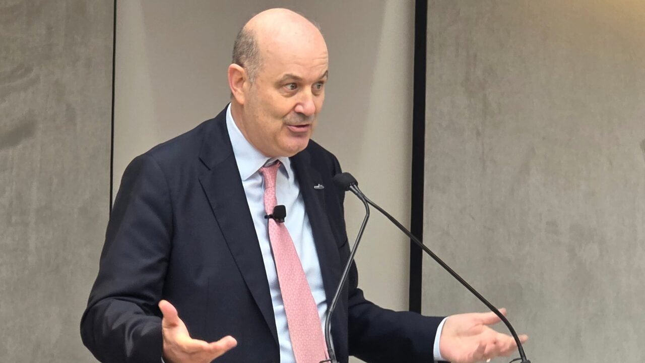 Sturzenegger aseguró que 4 millones de argentinos migrarán del AMBA al interior del país en los próximos 30 años