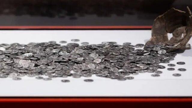Buscaba metales preciosos enterrados y halló un botín romano del siglo II d. C.: “En aquella época no existían los bancos”