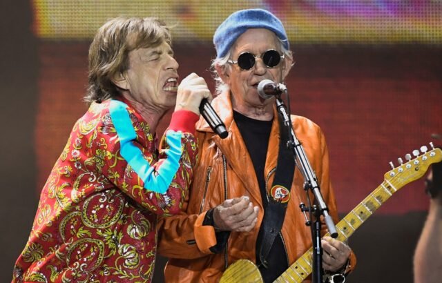 Cómo unos discos de blues y el reencuentro entre Keith Richards y Mick Jagger en un tren impulsaron la formación de The Rolling Stones
