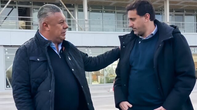 Chiqui Tapia visitó el predio de Racing y respaldó a Diego Milito, que hace poco había sido muy crítico con la AFA