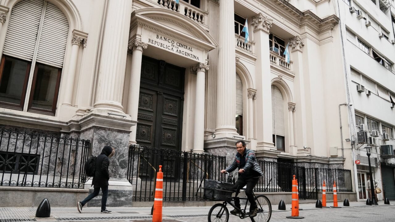 Ante la suba del dólar, el Banco Central evitó comprar divisas por tercera vez en el año