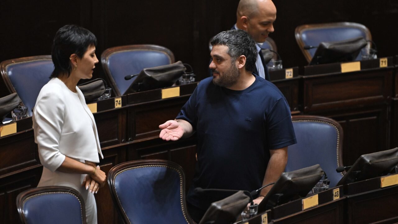 Arde la interna del PJ bonaerense: diputados de Kicillof no apoyaron un proyecto de Tignanelli y Mayra Mendoza