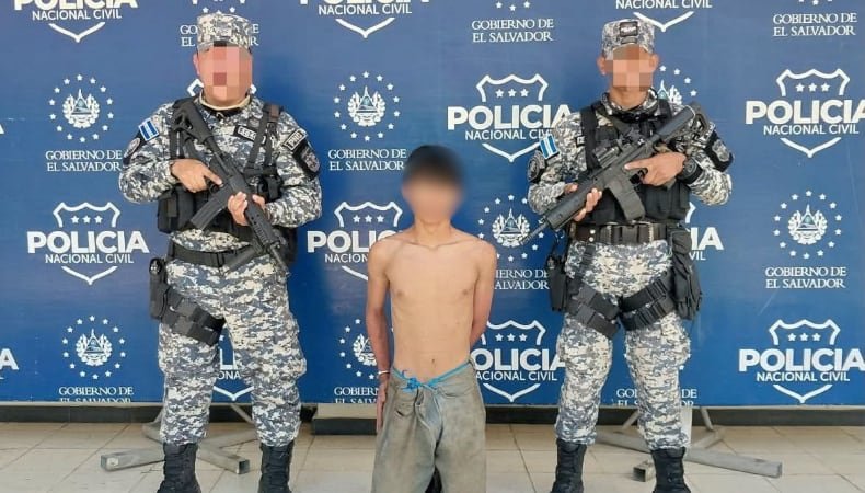 El Salvador: Capturaron a un hombre acusado de asesinar a su pareja dentro de una vivienda