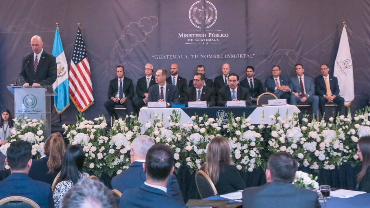 Fiscal general de Guatemala, García Luna acuerda con Estados Unidos perseguir redes narco y financiamiento ilícito