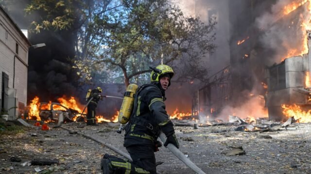 Ucrania golpea instalaciones militares y energéticas en varias regiones de Rusia