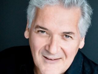 El violinista israelí Pinchas Zukerman presenta en el Colón un programa que fusiona Piazzolla, Ginastera y Bruch