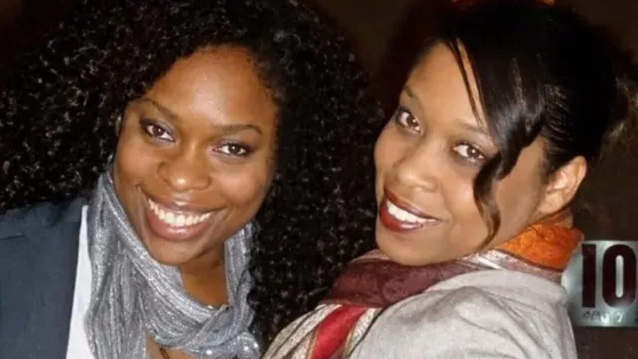 Dos hermanas gemelas descubrieron a los 49 años que eran de padres diferentes