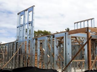 Container, steel frame o prefabricada: cuál conviene para una casa de 60 m² y cuánto cuesta cada sistema