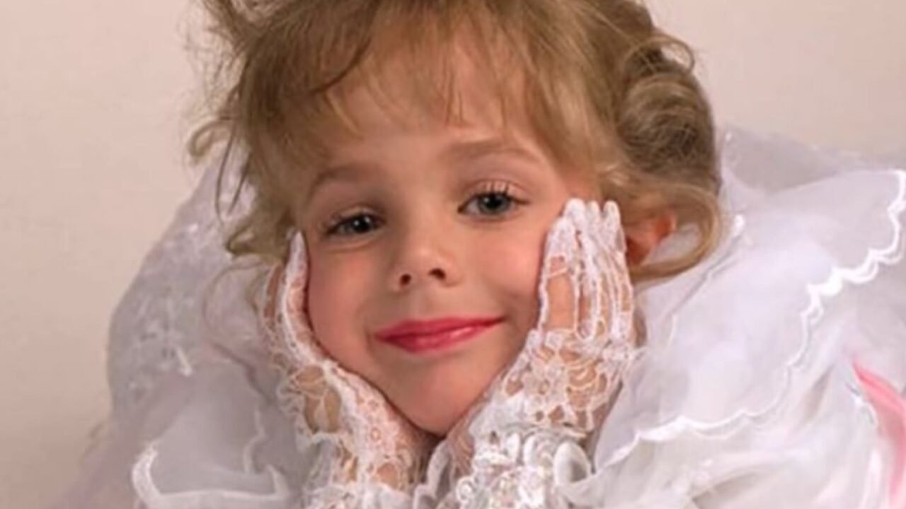 La misteriosa muerte de JonBenét Ramsey que conmocionó al mundo y ahora llega a Netflix