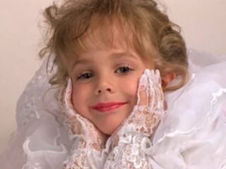 La misteriosa muerte de JonBenét Ramsey que conmocionó al mundo y ahora llega a Netflix