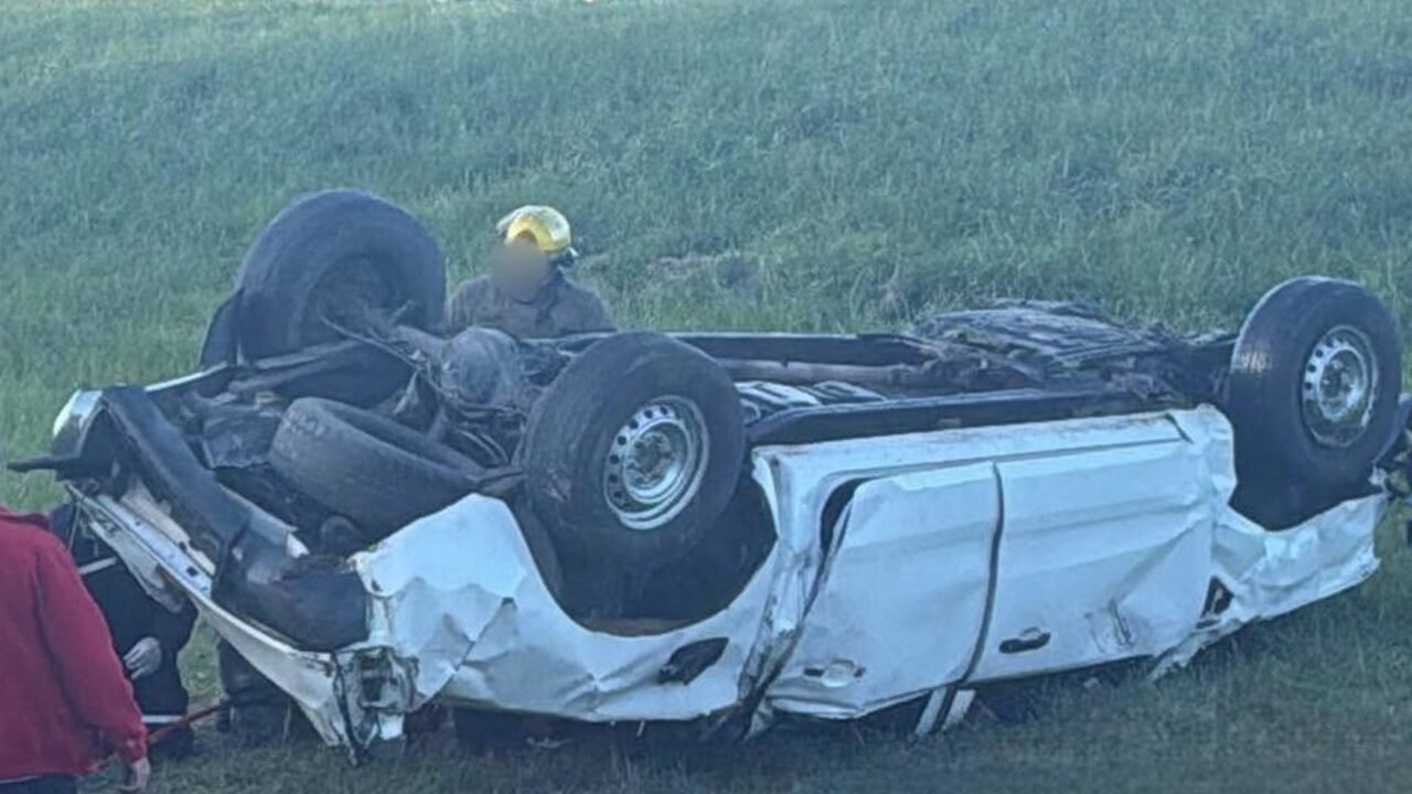 Tragedia en la Ruta 2: dos muertos y dos heridos tras un vuelco cerca de Chascomús