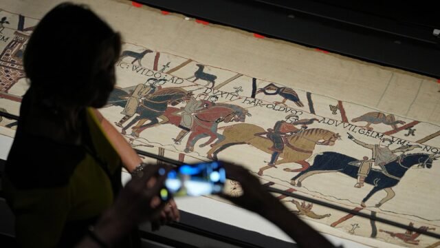 El Museo Británico prohíbe fotografiar el "Tapiz de Bayeux" para mantener en movimiento las colas