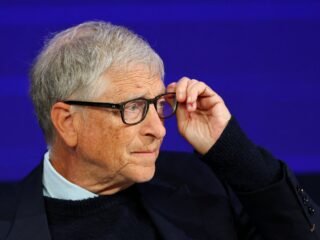 Bill Gates advierte del peligro de los modelos de IA sin supervisión: “La capacidad de un ciberataque ya existe, y lo sabemos”