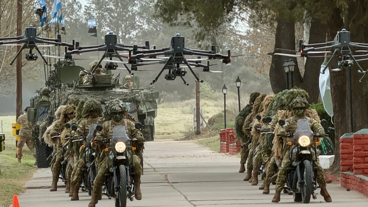 DEF en la brigada más poderosa y moderna del Ejército Argentino: Stryker, drones y soldados en La Pampa
