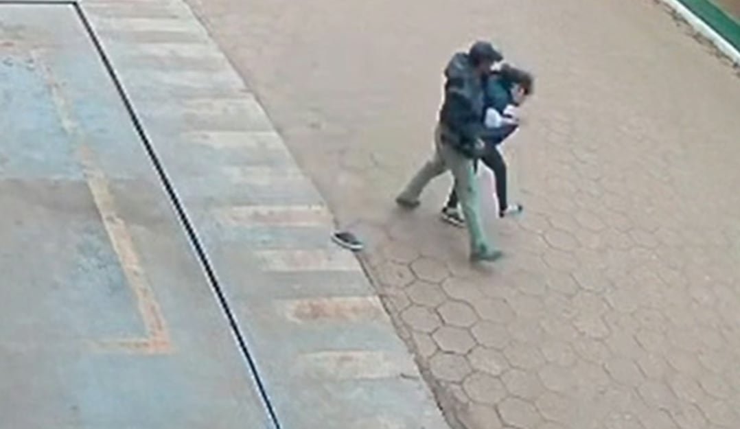 Su pareja la golpeó, amenazó y rompió su celular tras una discusión durante un partido de fútbol en Jujuy