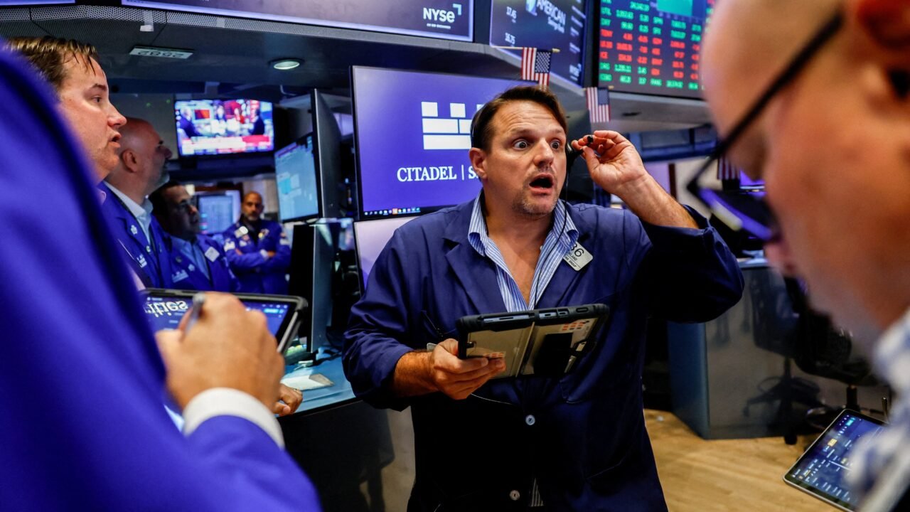 Mercados: caen las acciones y los bonos argentinos y vuelve a subir el riesgo país