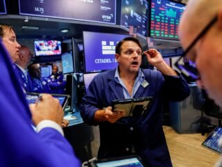 Mercados: caen las acciones y los bonos argentinos y vuelve a subir el riesgo país