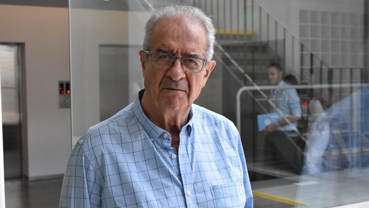 Juan Carlos Torre, el sociólogo que retrató desde adentro la economía de Alfonsín, ganó el Konex de Brillante 2026 en Humanidades