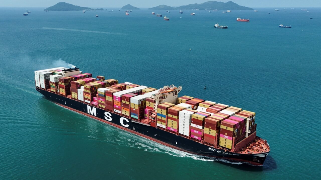 La fila de buques en el Canal de Panamá cae de 127 a 56 en un mes