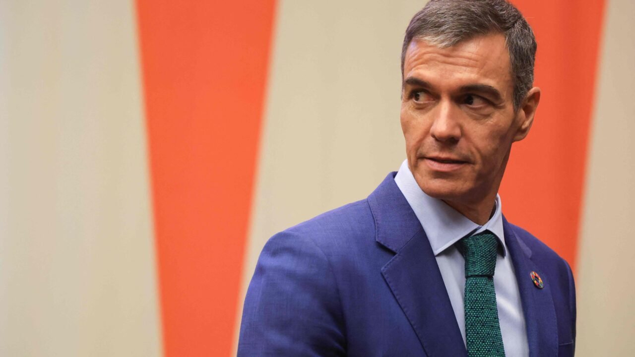 Pedro Sánchez fue a Harvard a hablar de IA, pero enfrentó incómodas preguntas sobre corrupción, Ceuta y Venezuela