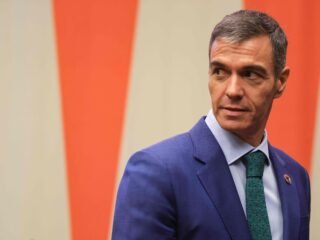 Pedro Sánchez fue a Harvard a hablar de IA, pero enfrentó incómodas preguntas sobre corrupción, Ceuta y Venezuela