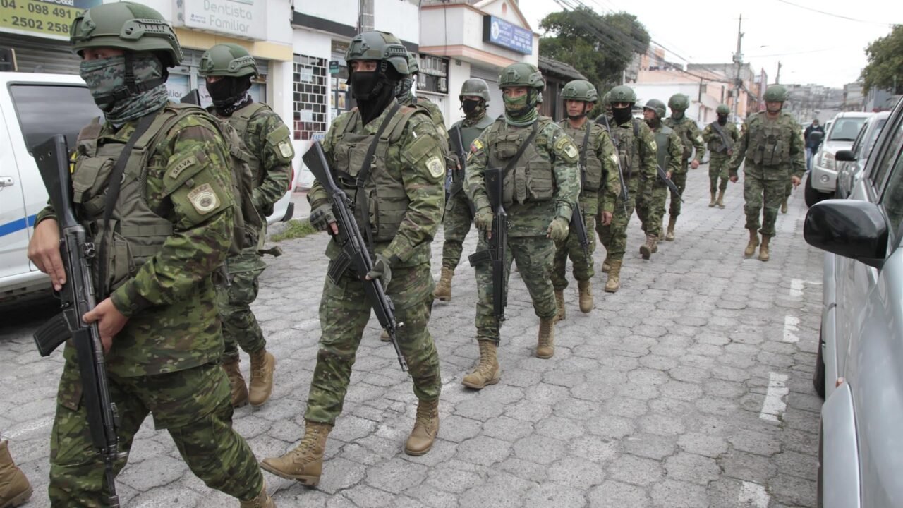 El Ejército de Ecuador abre una nueva convocatoria para incorporar profesionales a sus filas