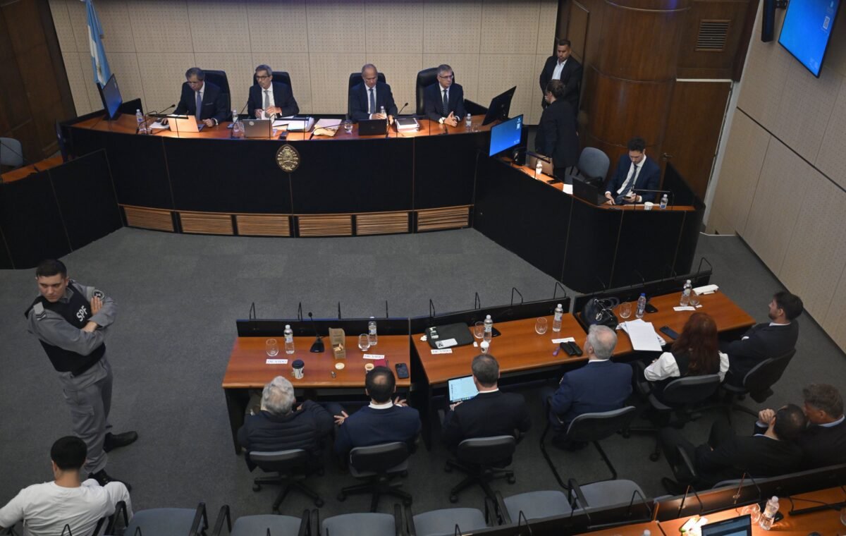 Juicio de los Cuadernos: tras los videos del allanamiento a CFK, siguen declarando los testigos