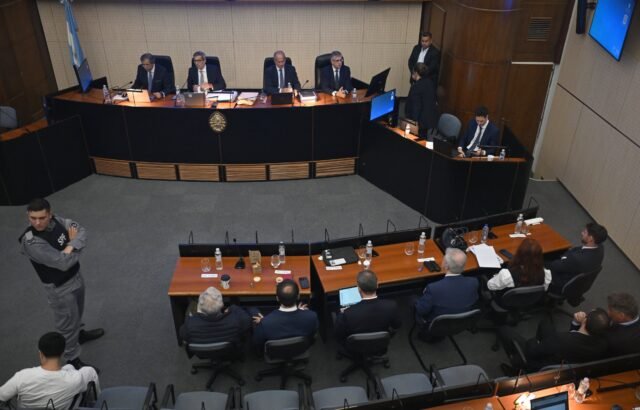 Juicio de los Cuadernos: tras los videos del allanamiento a CFK, siguen declarando los testigos