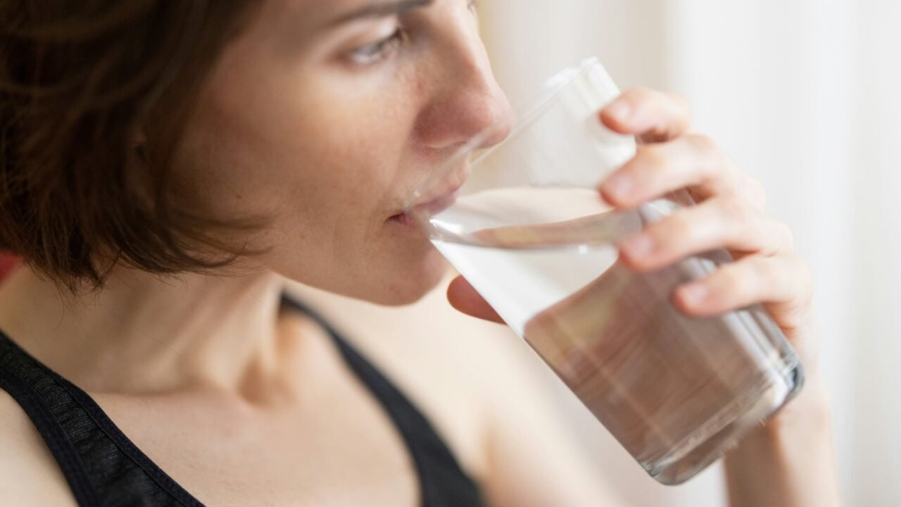 Los médicos coinciden: el agua no es la bebida más efectiva para hidratarse ante la sed