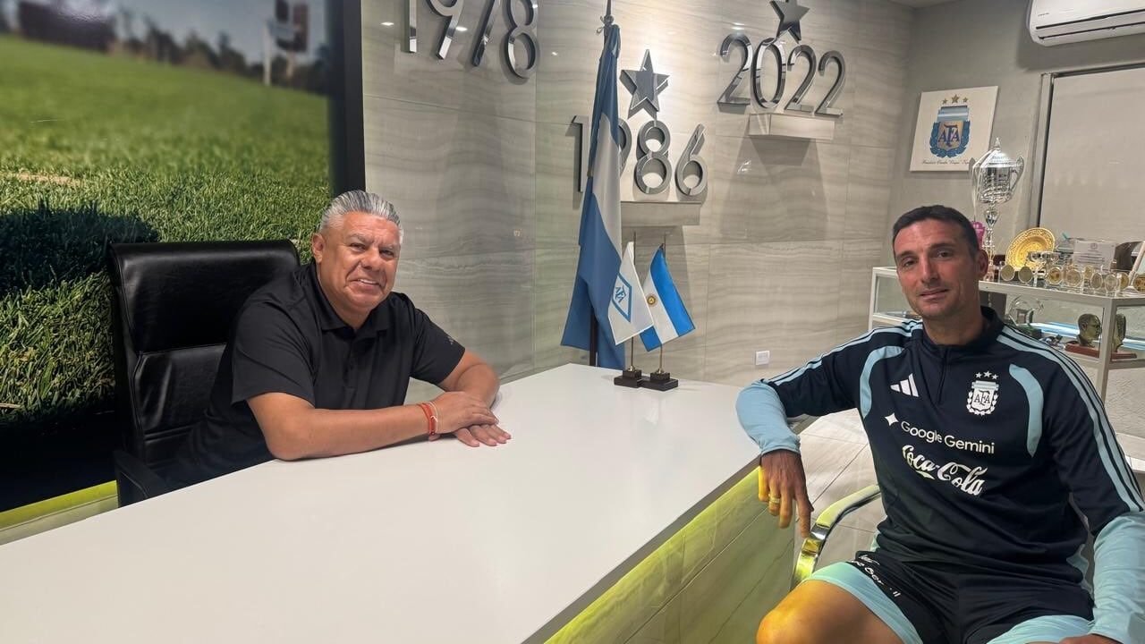 Tapia se reunió con Scaloni y la AFA anunció que comenzaron “las charlas” para renovar su contrato