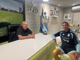 Tapia se reunió con Scaloni y la AFA anunció que comenzaron “las charlas” para renovar su contrato
