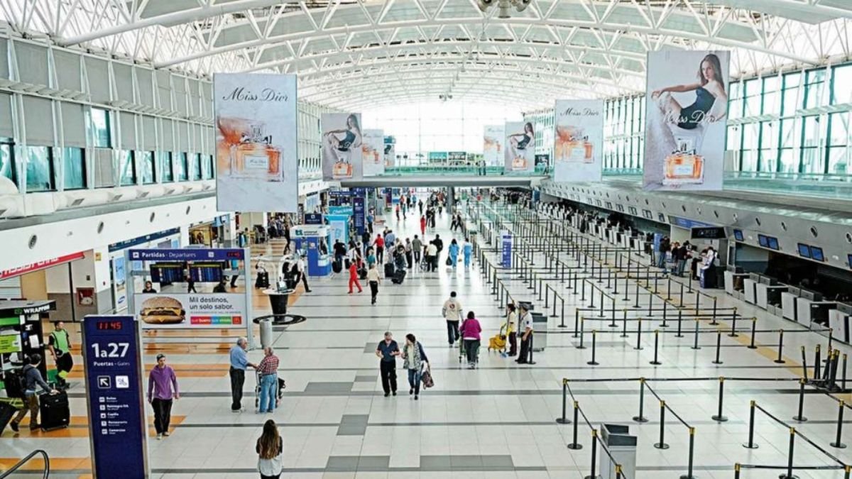 Qué dice el acuerdo que prorrogó el manejo de los aeropuertos al “patrón de los cielos”