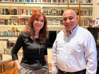El peronismo se focaliza en los baches de la economía de Milei, con mensajes de Cristina y Massa para la interna