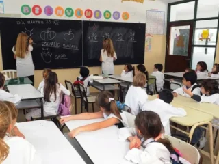Nuevos cambios en la AUH: el Gobierno simplifica el trámite para cobrar el 20% retenido