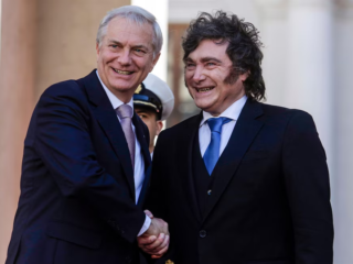 Malvinas: el ministro de Defensa de Chile apoyó a la Argentina, pero defendió la autodeterminación de los isleños