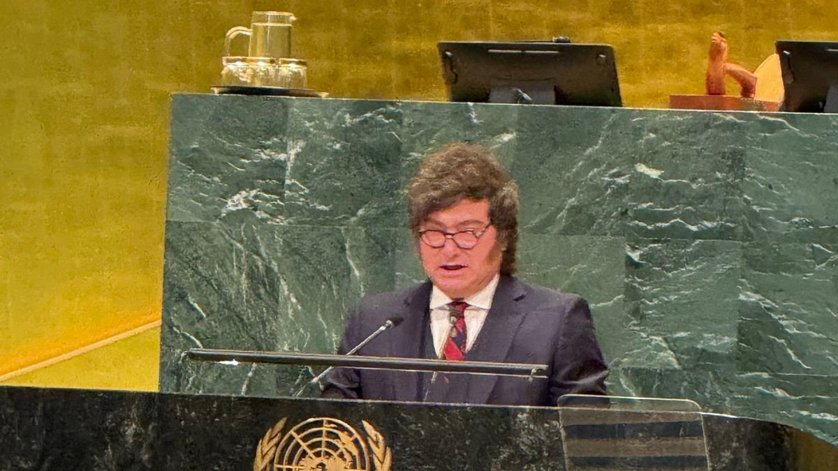 Javier Milei vuelve de Nueva York sin la foto con Donald Trump y el desafío de controlar la interna