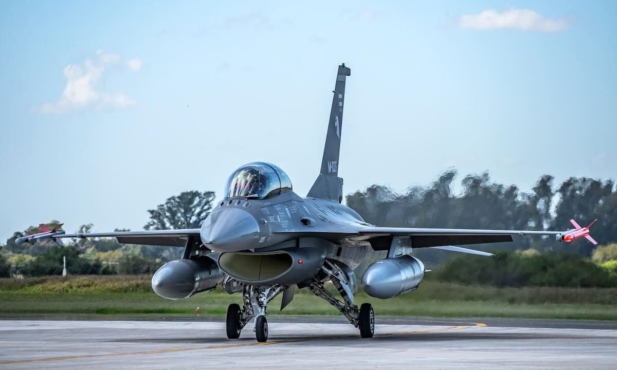 Otros seis aviones cazas F-16 llegaron a Río Cuarto y se suman a la Fuerza Aérea